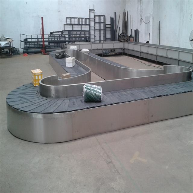 Airport luggage conveyor belt